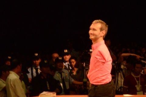 “Anh” Nick khuyên bạn trẻ giữ gìn trước hôn nhân