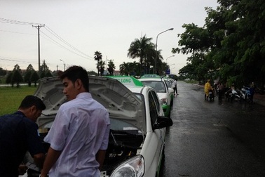 Taxi Hoàng Long đột ngột rút xe khỏi địa bàn Cần Thơ