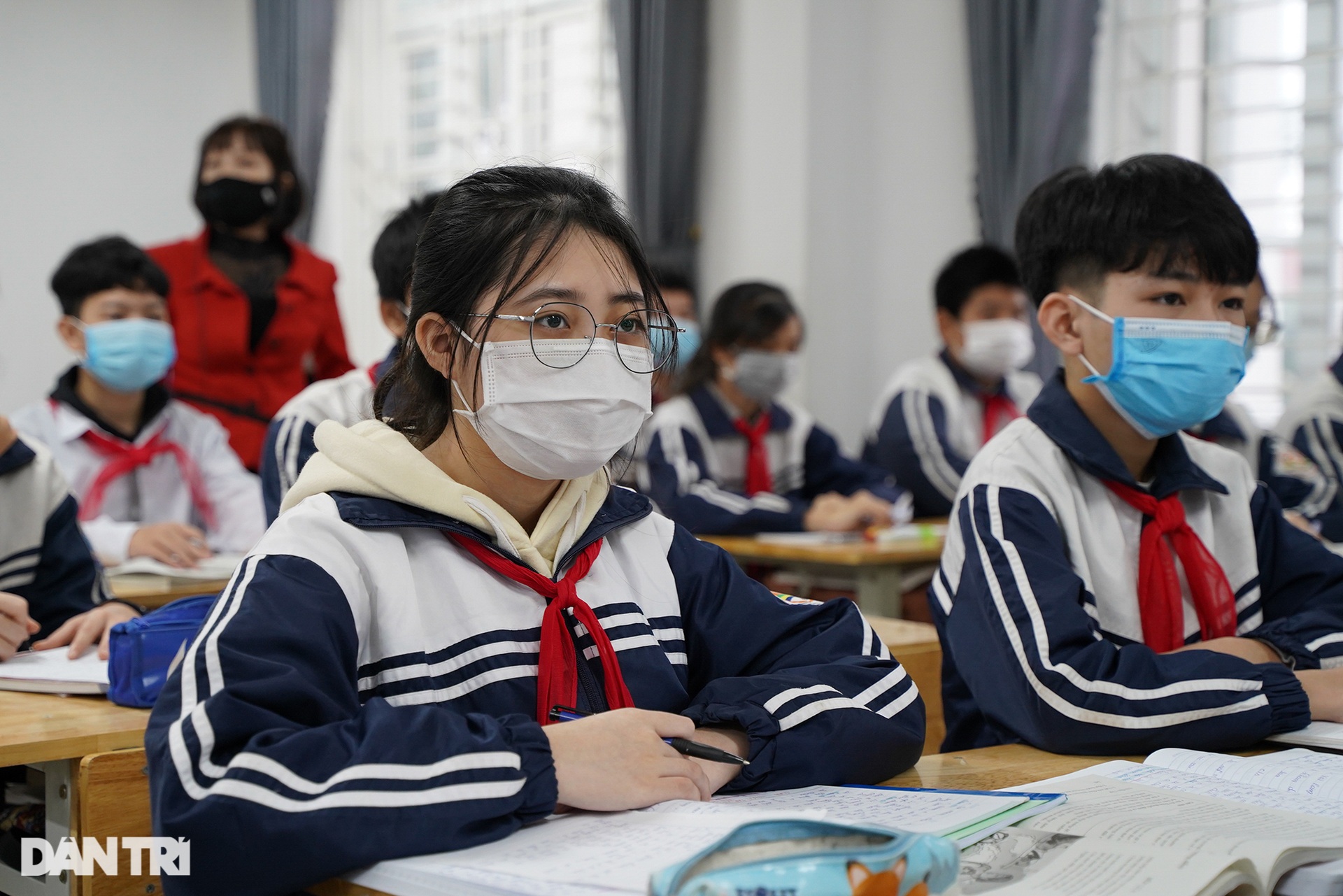 Học sinh lớp 9 của 17 huyện, thị xã ở Hà Nội đồng loạt trở lại trường học - 6 Học sinh lớp 9 của 17 huyện, thị xã ở Hà Nội đồng loạt trở lại trường học - 6