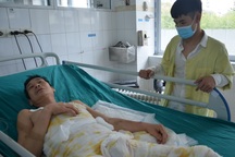 Hoàn cảnh éo le của người đàn ông dậy nấu mì tôm không may ngã vào bếp lửa