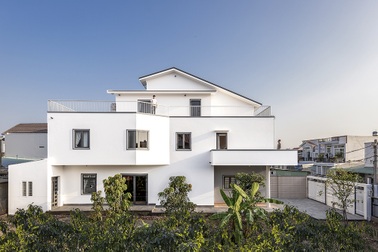 Ngôi nhà ống "đưa cả thiên nhiên vào nhà" của cặp vợ chồng trẻ ở Cần Thơ