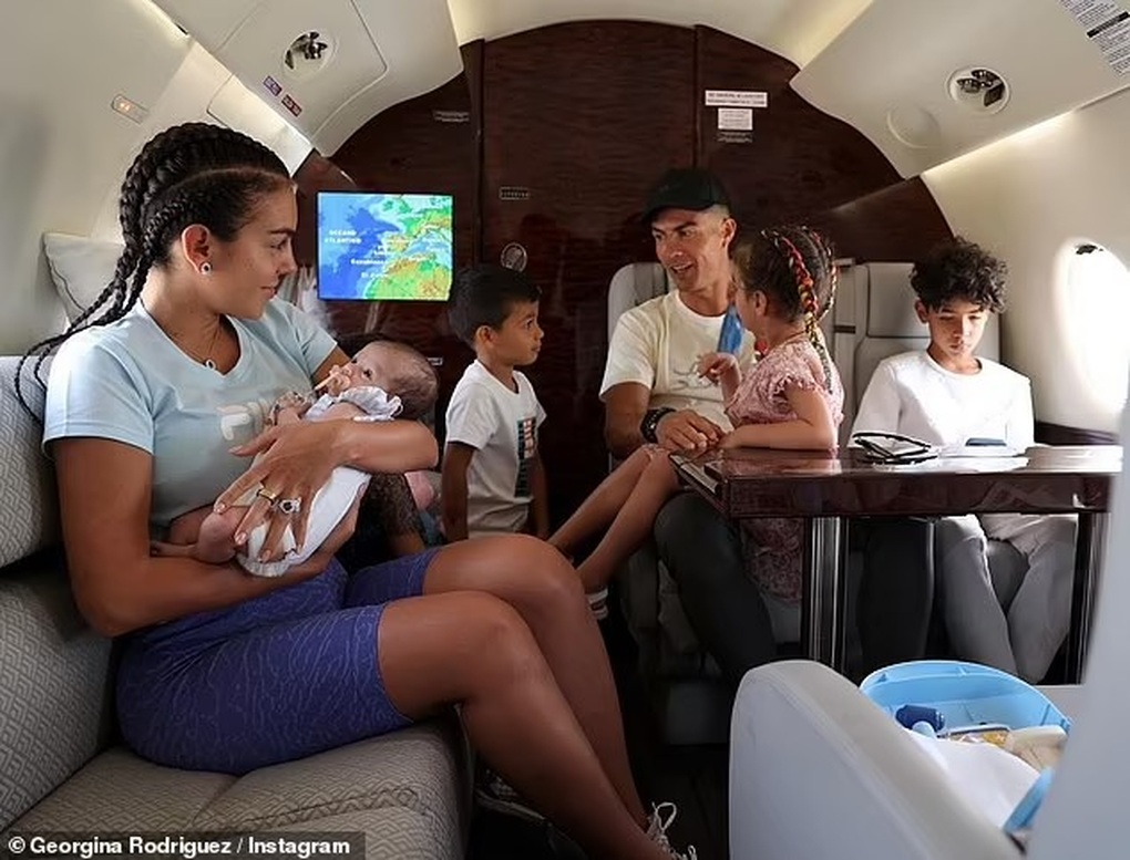Đẳng cấp nghỉ hè của giới siêu giàu: Hãy nhìn... Cristiano Ronaldo - 5 Đẳng cấp nghỉ hè của giới siêu giàu: Hãy nhìn... Cristiano Ronaldo - 5