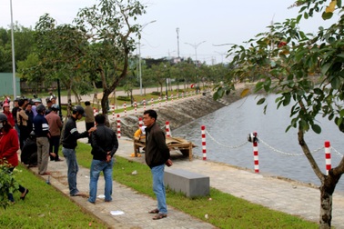 Hoảng hồn phát hiện thi thể người đàn ông nổi ở hồ