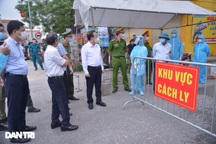 Cận cảnh khu vực phong tỏa gần 6.000 người dân ở ngoại thành Hà Nội