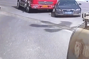 Lái xe kiểu cướp đường - Tai nạn được báo trước