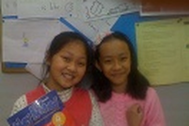 Hai cô bạn “mê” tiếng Anh