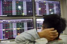 Cổ phiếu VPB, SHB và GVR nằm sàn, chứng khoán giảm hơn 42 điểm