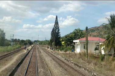 7 giờ nỗ lực khắc phục sự cố lật tàu, thông tuyến đường sắt Bắc - Nam