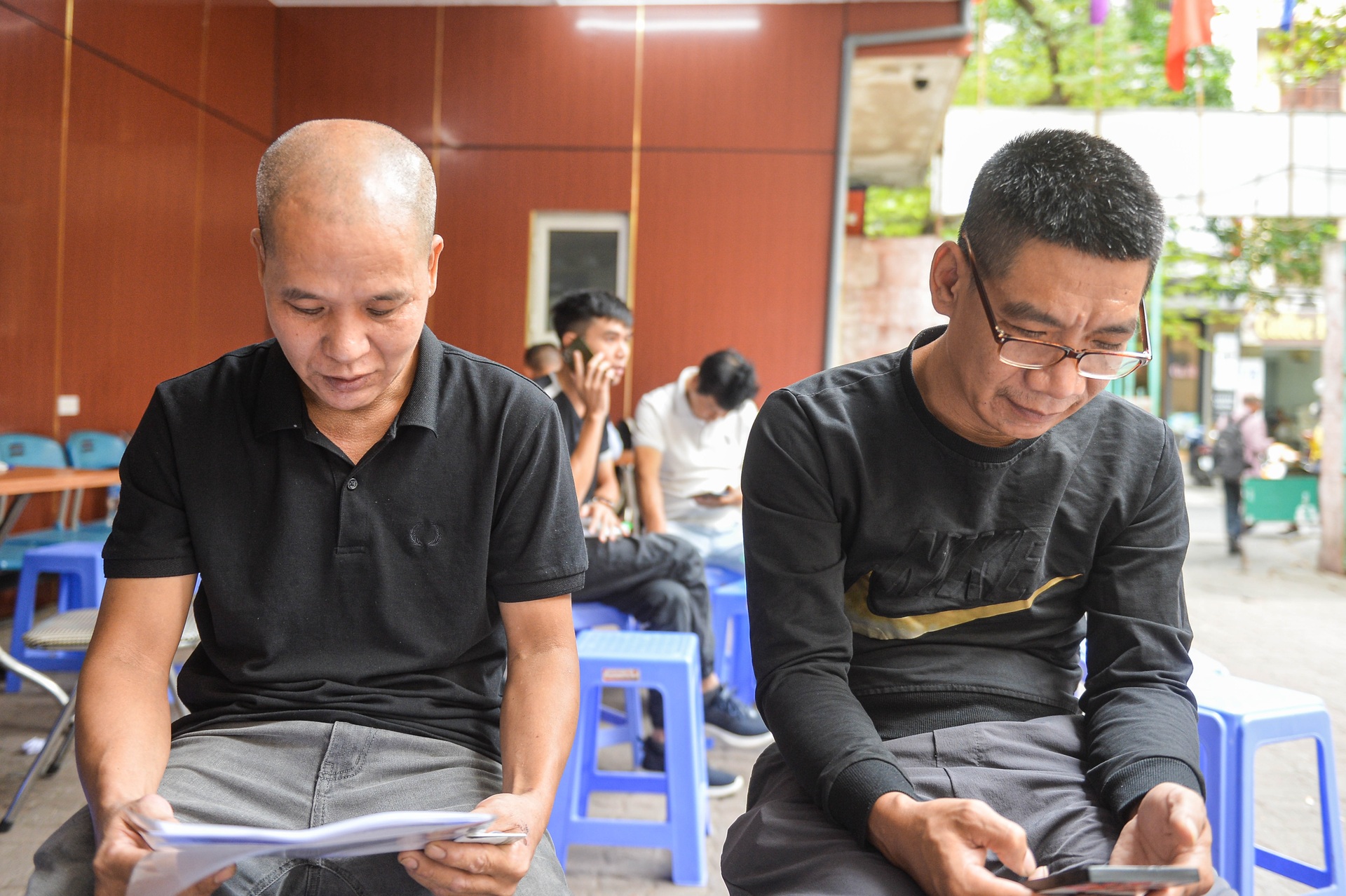 Hà Nội: Người dân xếp hàng rồng rắn đổi giấy phép lái xe - 14 Hà Nội: Người dân xếp hàng rồng rắn đổi giấy phép lái xe - 14