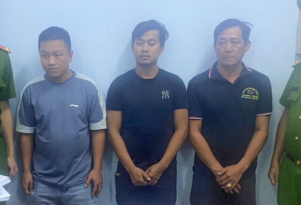 Tài xế xe đầu kéo chặn đầu ô tô khách, lao vào ẩu đả ở Lâm Đồng - 2 Tài xế xe đầu kéo chặn đầu ô tô khách, lao vào ẩu đả ở Lâm Đồng - 2