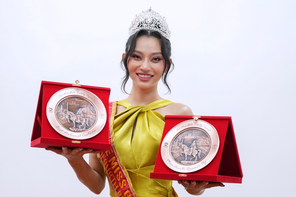 Á hậu Hoàn cầu 2022 Lâm Thu Hồng: Xác định lo cho em trai tự kỷ cả đời - 5 Á hậu Hoàn cầu 2022 Lâm Thu Hồng: Xác định lo cho em trai tự kỷ cả đời - 5