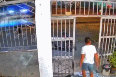 Clip “người lớn bất cẩn suýt khiến trẻ nhỏ gặp nguy hiểm” nổi bật tuần qua