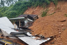 Thừa Thiên Huế cảnh báo sạt lở đất, sẵn sàng di dời nhiều hộ dân