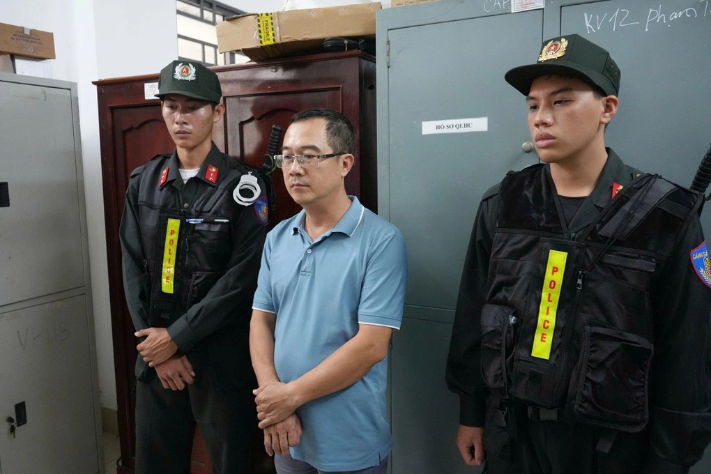 Tạm giam 3 cựu lãnh đạo, cán bộ Ngân hàng OceanBank chi nhánh Cần Thơ - 2 Tạm giam 3 cựu lãnh đạo, cán bộ Ngân hàng OceanBank chi nhánh Cần Thơ - 2