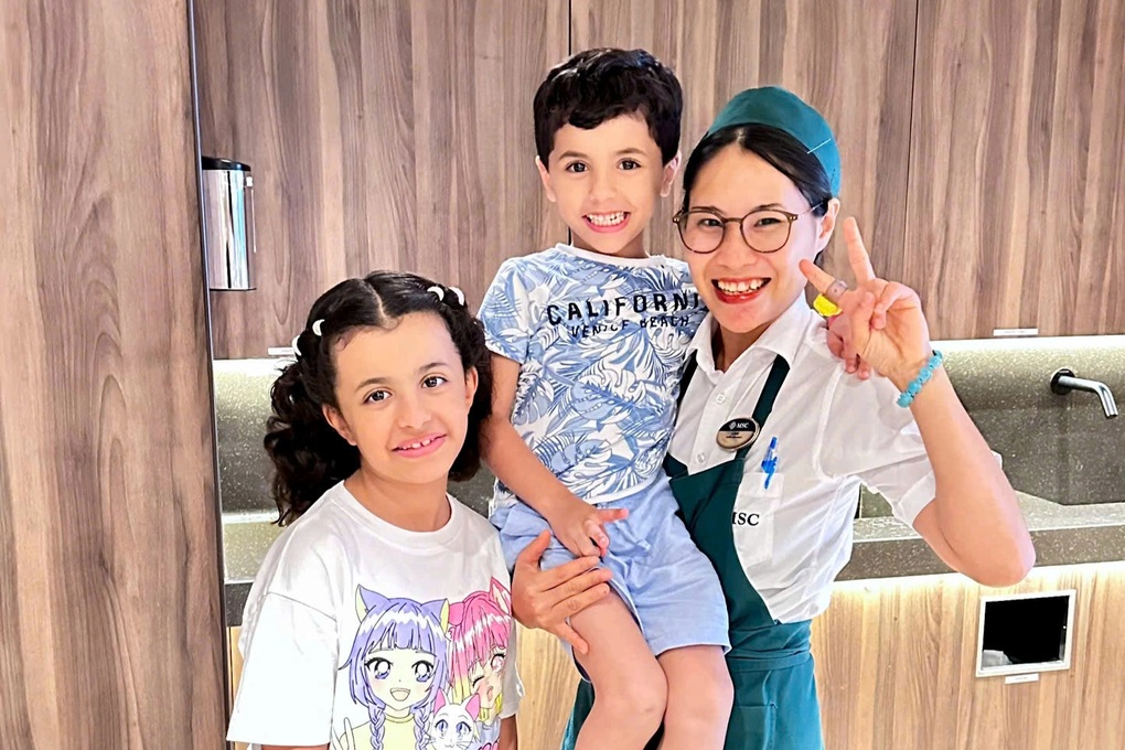 Cô gái làm việc ở du thuyền quốc tế lương nghìn USD, du lịch khắp thế giới - 1