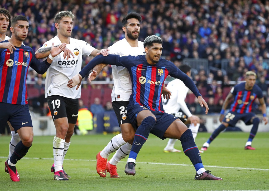 Real Madrid hòa thất vọng Betis, Barcelona đánh bại Valencia - 4 Real Madrid hòa thất vọng Betis, Barcelona đánh bại Valencia - 4