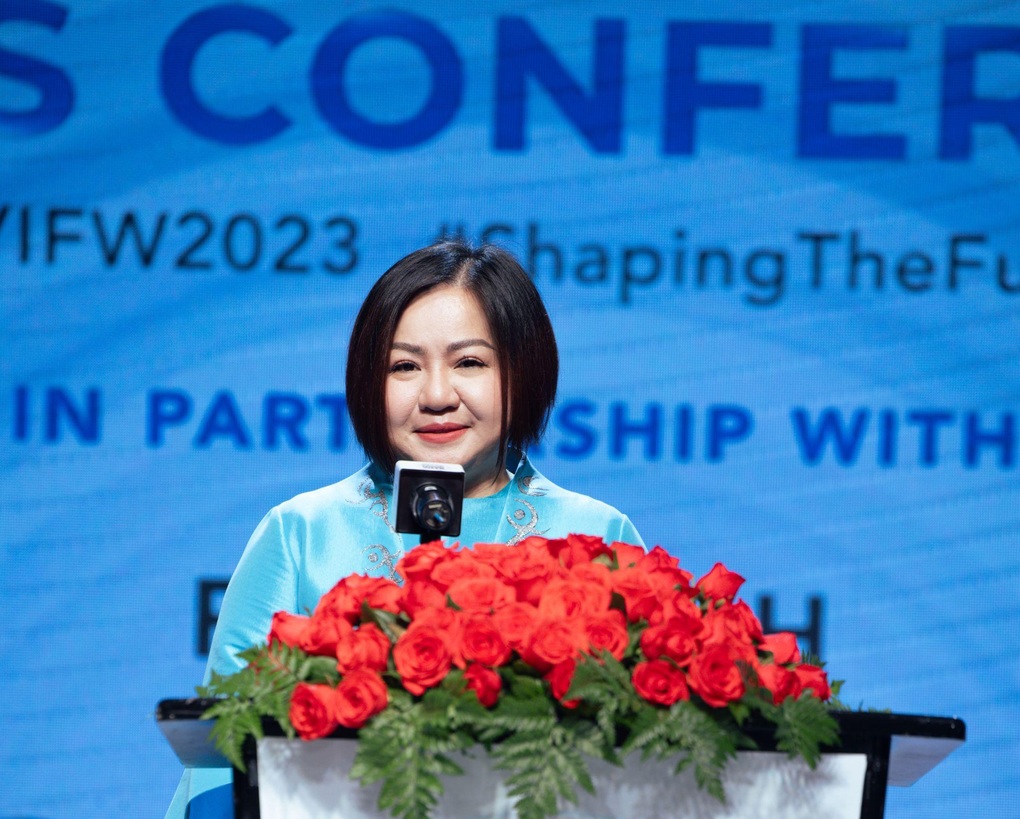 BTC Tuần lễ Thời trang quốc tế 2023: Không phải trình diễn xong là cất tủ - 1 BTC Tuần lễ Thời trang quốc tế 2023: Không phải trình diễn xong là cất tủ - 1