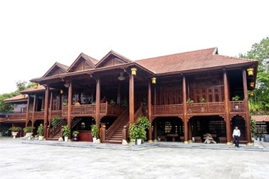 Những dinh thự gỗ bạc tỷ gây xôn xao dư luận của đại gia Việt