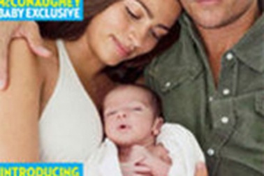 Matthew McConaughey “khoe” con trai 