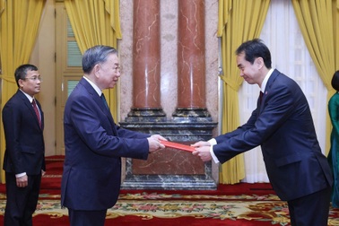 Tổng Bí thư, Chủ tịch nước Tô Lâm tiếp tân Đại sứ Trung Quốc trình Quốc thư