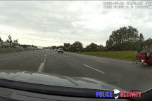 Chạy trốn cảnh sát vì có cồn trong người, nữ tài xế tự lật xe trên cao tốc