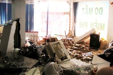 Xe tải lạc tay lái, 1 người chết, 2 người trọng thương