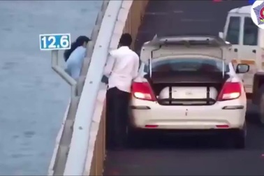 Tài xế taxi phản ứng nhanh, cứu người phụ nữ nhảy cầu tự sát