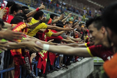 CĐV Việt Nam nghẹn ngào trong ngày U23 Việt Nam chiến thắng