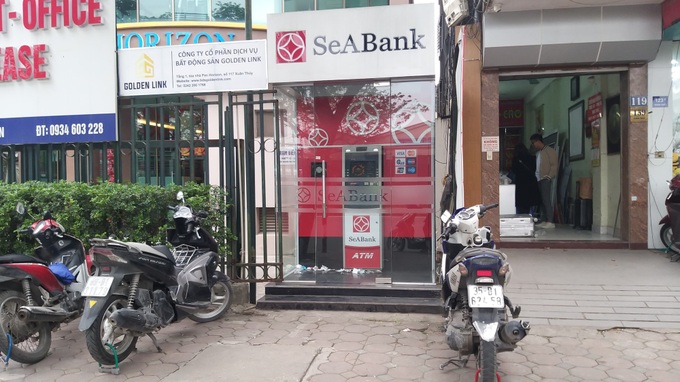 ATM cận tết ở nội thành “vắng vẻ”, khu công nghiệp vẫn nóng - Ảnh 3.