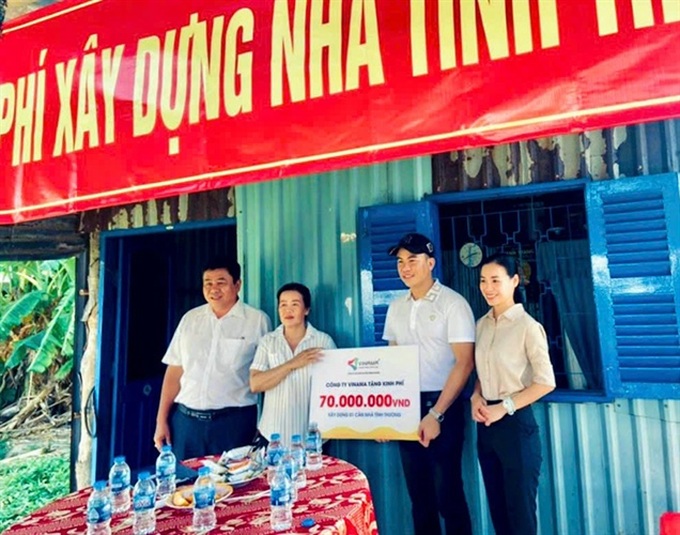 Doanh nhân trẻ Trần Việt Tân trao tặng kinh phí xây dựng nhà tình thương cho gia đình có hoàn cảnh đặc biệt tại huyện Cần Giờ, TP.HCM.