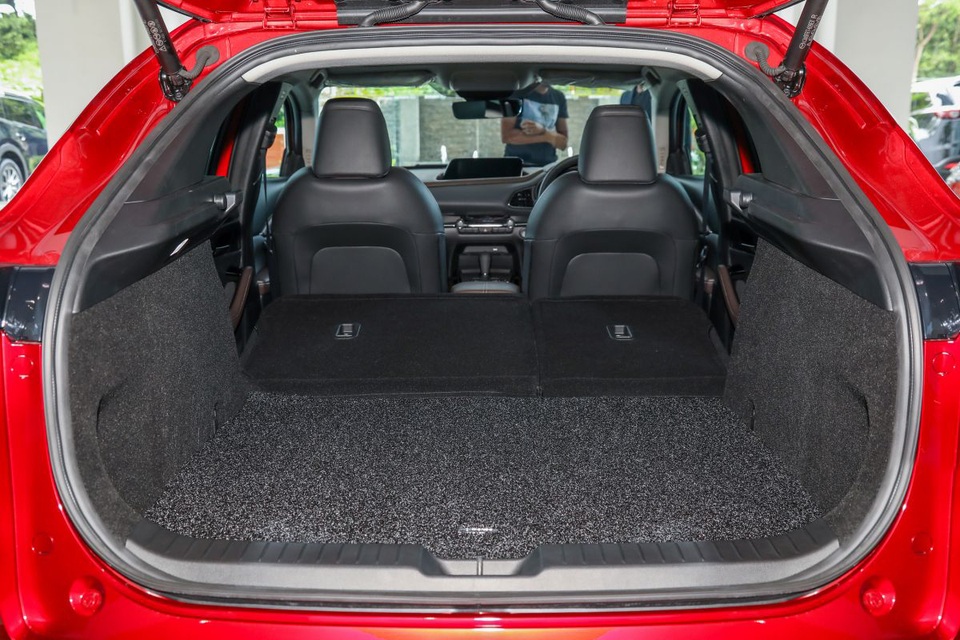 Diện kiến Mazda CX-30, mẫu crossover “nhỡ nhàng” - 9 Diện kiến Mazda CX-30, mẫu crossover “nhỡ nhàng” - 9