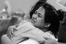 Tưởng niệm 23.000 nạn nhân Covid-19: Vết sẹo khó lành, tình người xoa dịu!