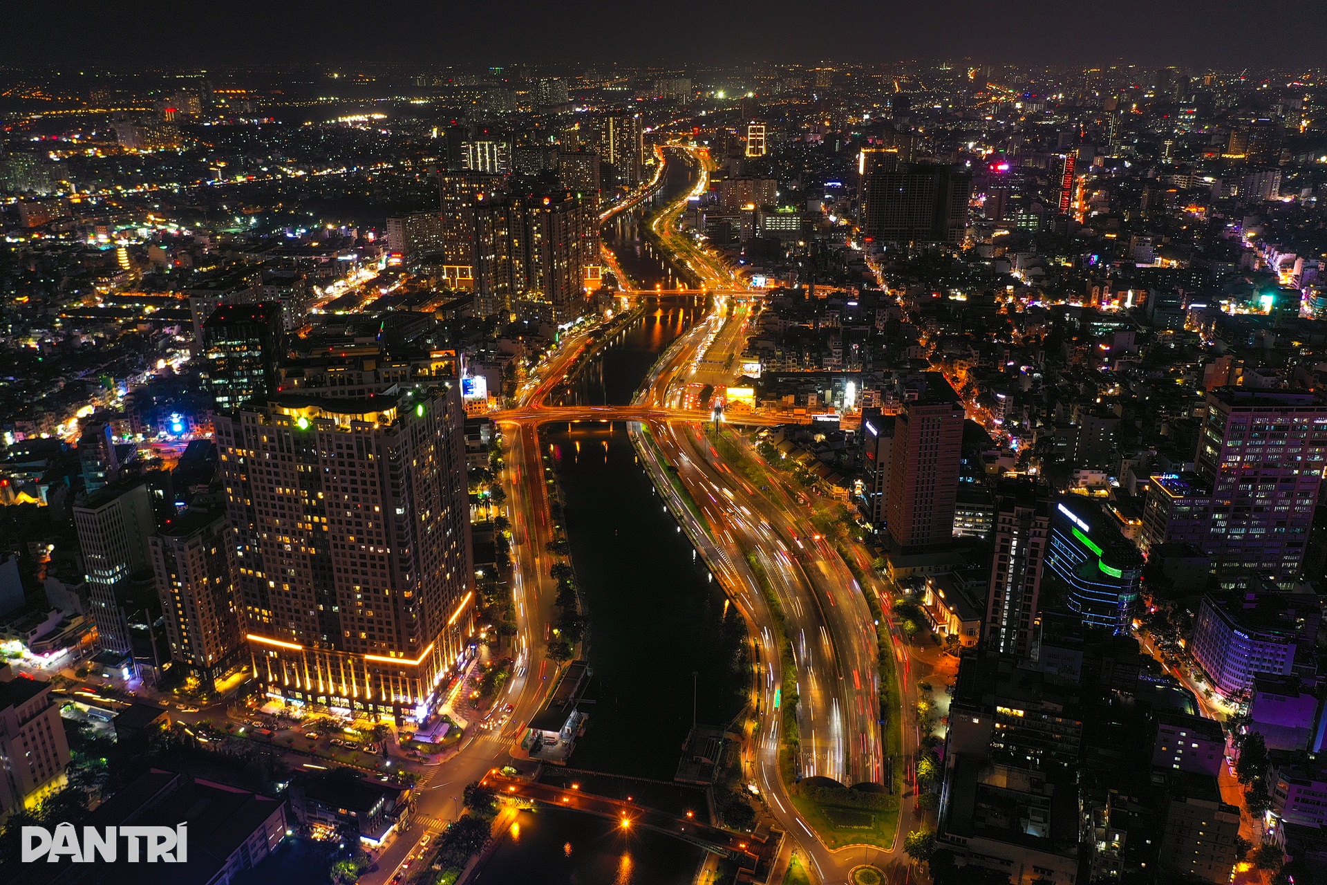 Diện mạo TPHCM tráng lệ, phát triển mạnh mẽ sau 48 năm chuyển mình - 7