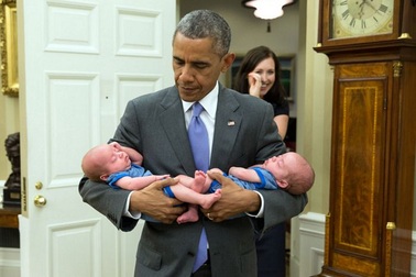 Ảnh hậu trường vui nhộn của ông chủ Nhà Trắng