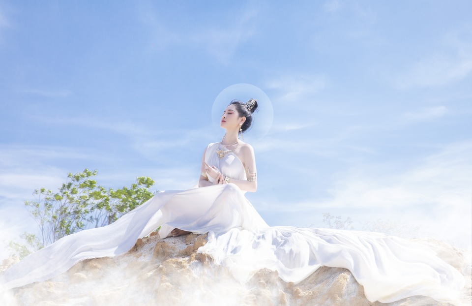Người đẹp Triệu Hà Vy đẹp thoát tục trong bộ ảnh hóa thân nữ thần - 10 Người đẹp Triệu Hà Vy đẹp thoát tục trong bộ ảnh hóa thân nữ thần - 10