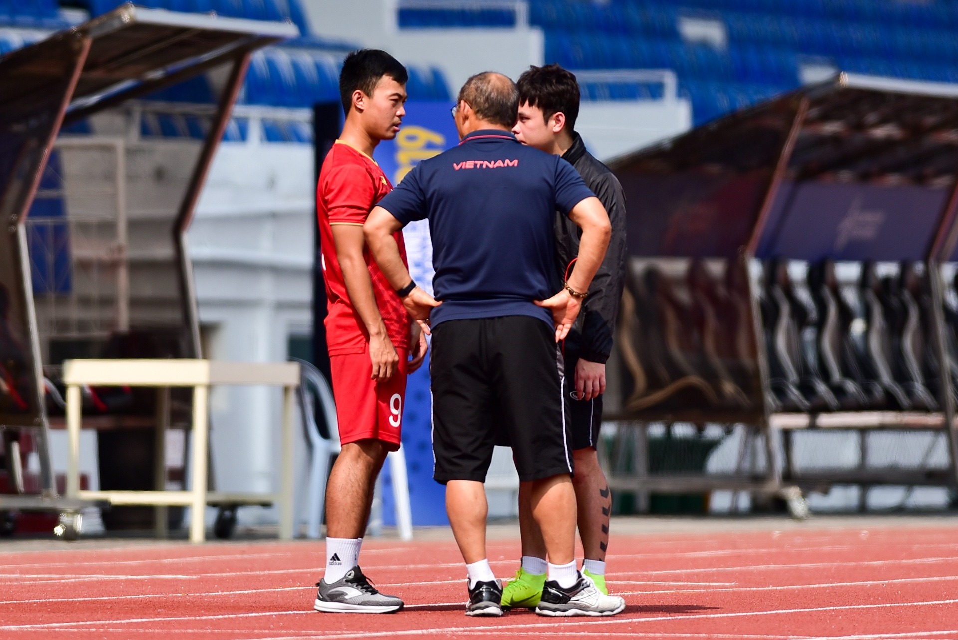 Quang Hải vẫn ra sân tập, HLV Park Hang Seo dặn dò riêng Thanh Thịnh - 5