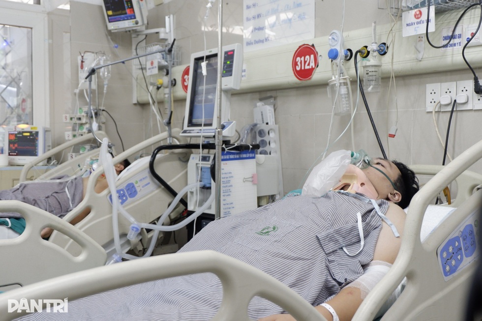 Hơn 24 giờ báo động đỏ cứu nạn nhân vụ cháy chung cư mini - 6 Hơn 24 giờ báo động đỏ cứu nạn nhân vụ cháy chung cư mini - 6