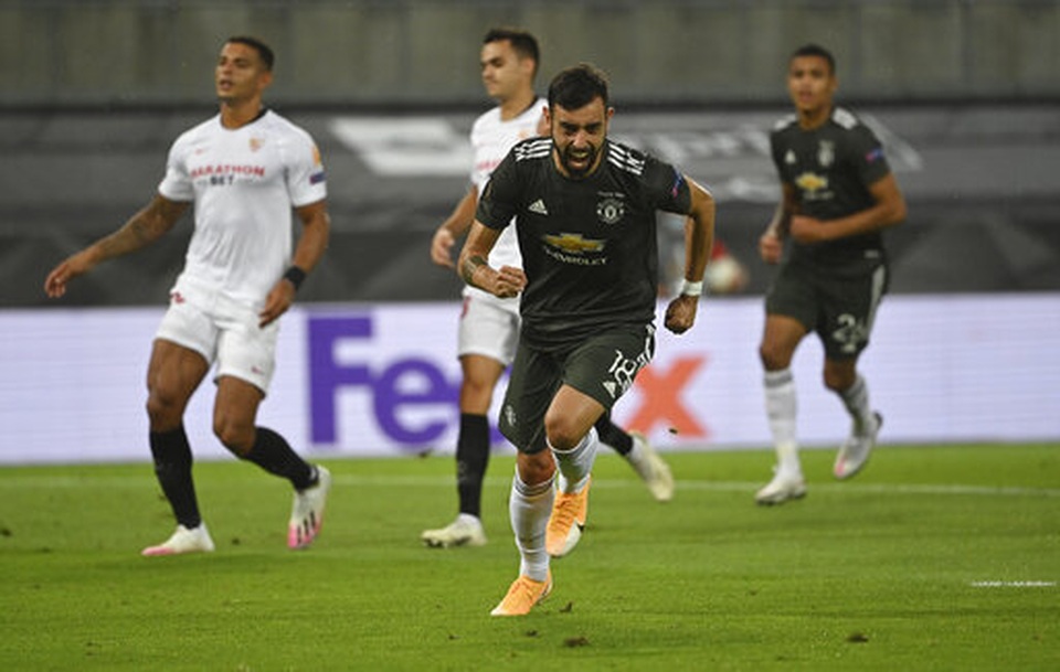 Man Utd 1-2 Sevilla: Màn lội ngược dòng ấn tượng - 12 Man Utd 1-2 Sevilla: Màn lội ngược dòng ấn tượng - 12