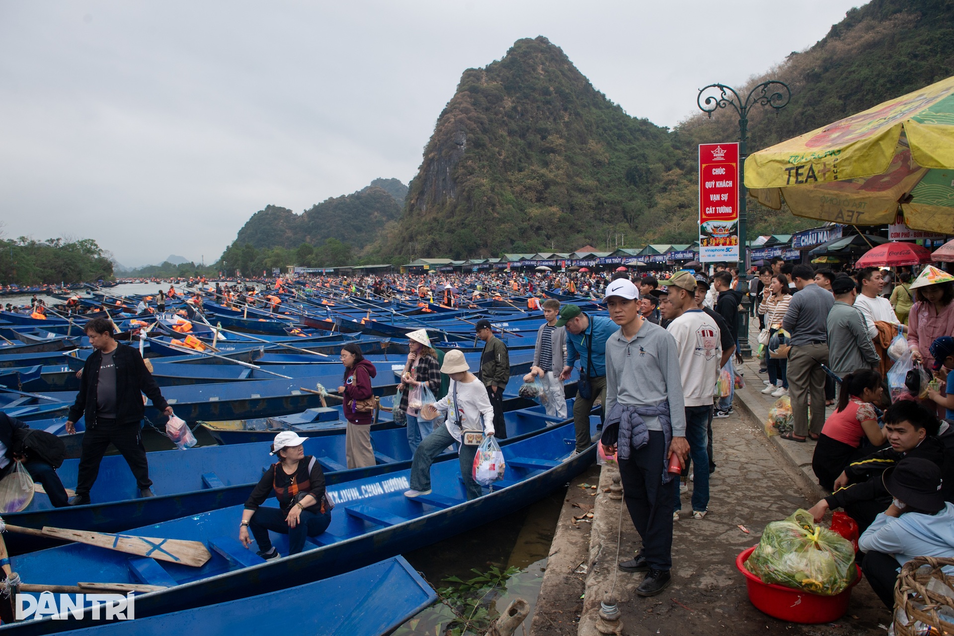Hàng vạn du khách vãn cảnh chùa Hương trước ngày khai hội - 4 Hàng vạn du khách vãn cảnh chùa Hương trước ngày khai hội - 4