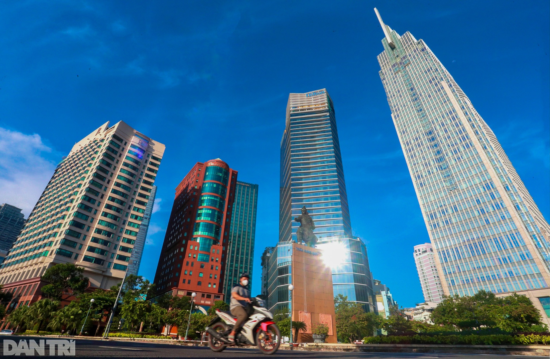 Cận cảnh khu tượng đài Trần Hưng Đạo xuống cấp sắp được thay áo mới - 15 Cận cảnh khu tượng đài Trần Hưng Đạo xuống cấp sắp được thay áo mới - 15