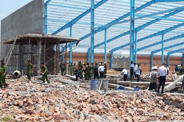 Vụ sập tường làm 7 người chết: Truy tố thêm 3 cán bộ