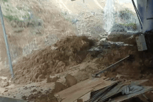 Mưa xối xả, bùn đất bất ngờ đổ ập xuống xưởng gỗ ở Thái Nguyên