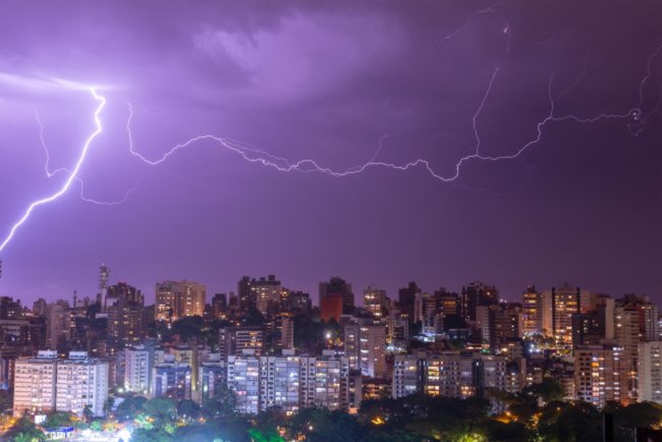 Kỷ lục sét đánh dài hơn 700 km ở Brazil - 1 Kỷ lục sét đánh dài hơn 700 km ở Brazil - 1