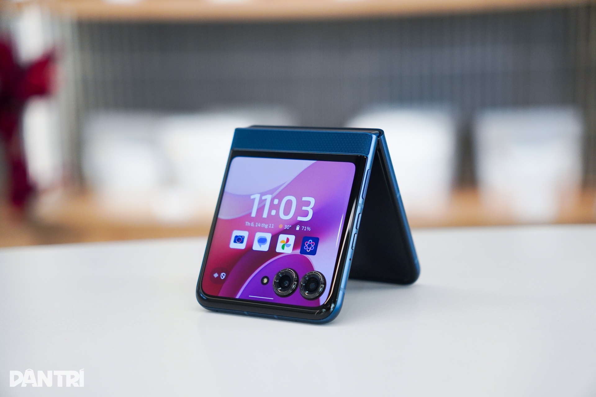 Đánh giá Motorola Razr 60: Có gì để đối đầu Samsung Galaxy Z Flip7 FE? - 10