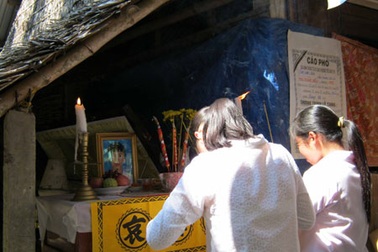 Xe tải đứt phanh cán chết 2 người