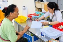 Người từ 75 tuổi không có lương hưu được cấp bảo hiểm y tế miễn phí