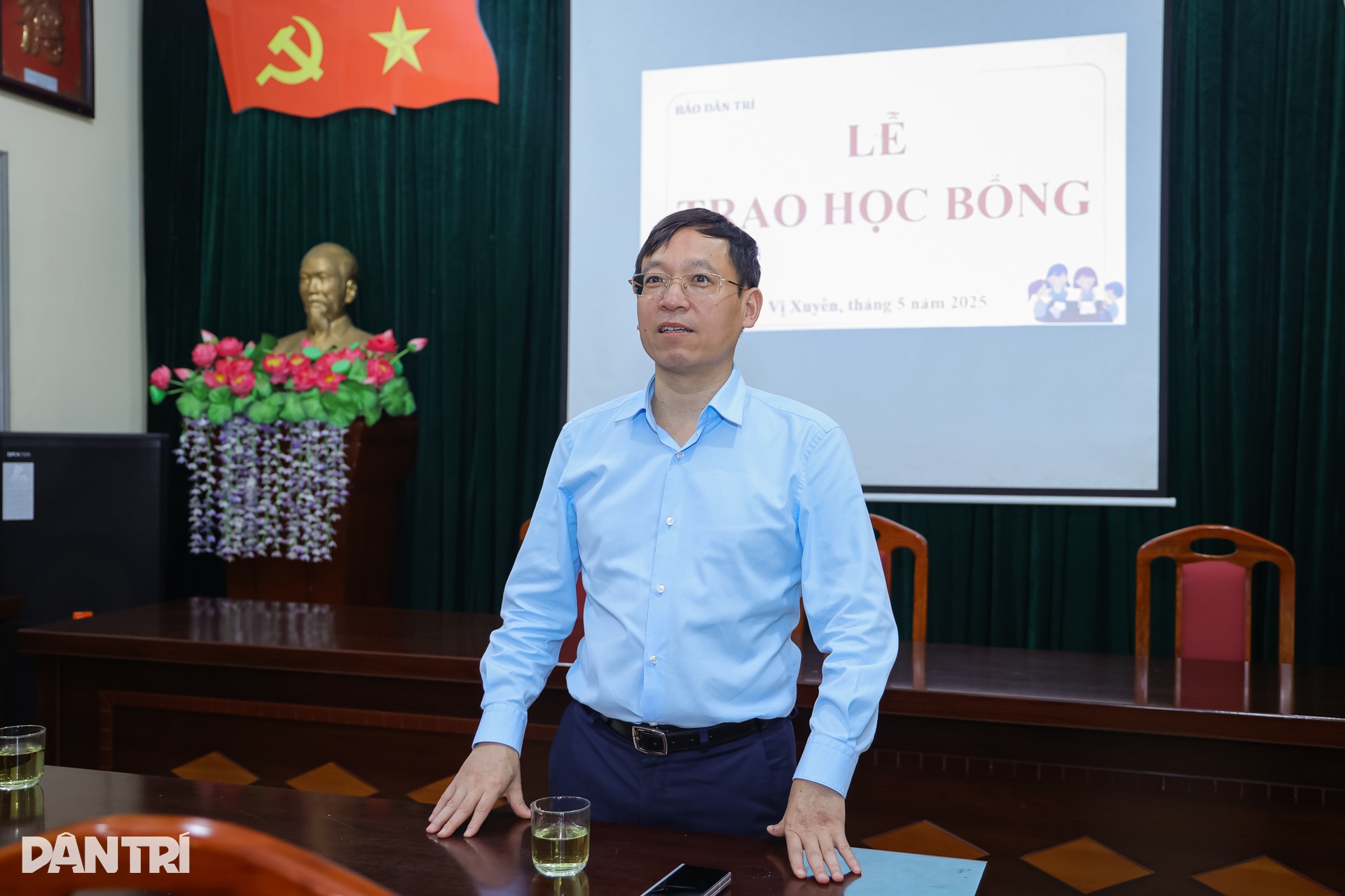 Báo Dân trí trao học bổng tới học sinh có hoàn cảnh khó khăn tại Hà Giang - 3 Báo Dân trí trao học bổng tới học sinh có hoàn cảnh khó khăn tại Hà Giang - 3