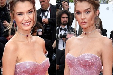 Josephine Skriver khoe ngực căng đầy