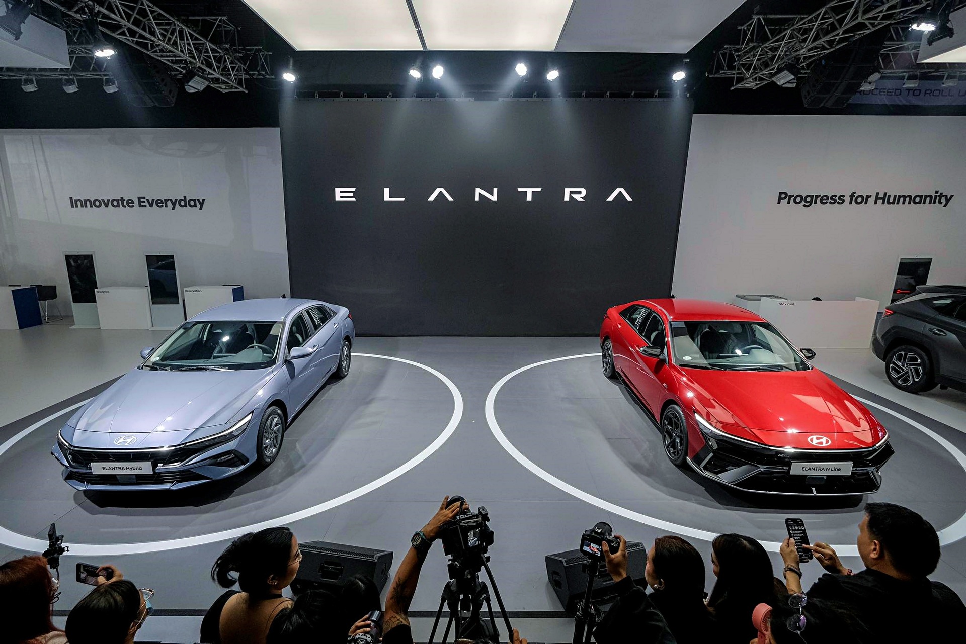 Hyundai Elantra 2025 ra mắt tại Đông Nam Á, chờ ngày về Việt Nam - 1 Hyundai Elantra 2025 ra mắt tại Đông Nam Á, chờ ngày về Việt Nam - 1
