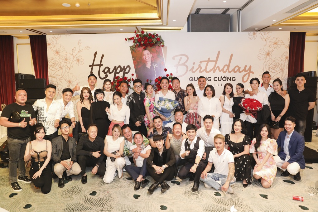 Quang Hà nói về mối quan hệ với quản lý gắn bó 25 năm - 4 Quang Hà nói về mối quan hệ với quản lý gắn bó 25 năm - 4